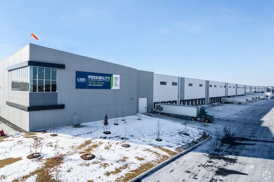More Photos Of 4240 E Independence Dr, Schnecksville Distribution For Lease