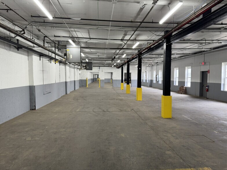 More Photos Of 132 Main St, East Windsor Manufacturing For Lease