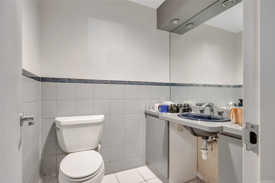 More Photos Of 83 Watermill Ln, Great Neck Office For Sale
