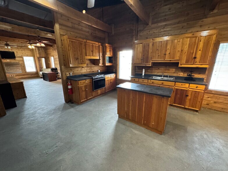 More Photos Of 4354 Valnorth Dr, Valdosta Warehouse For Lease