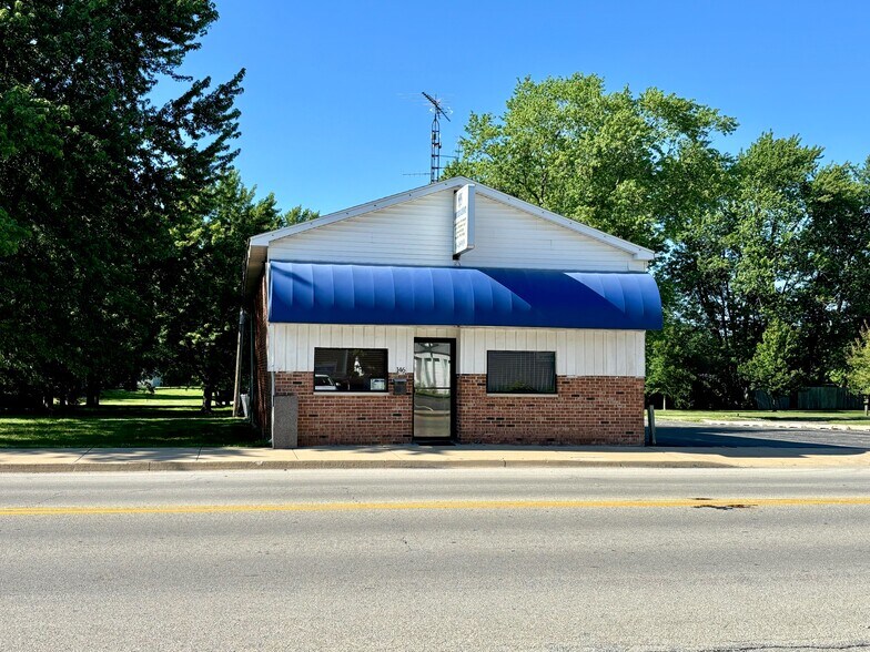 More Photos Of 146 E Main St, Braidwood Storefront For Sale