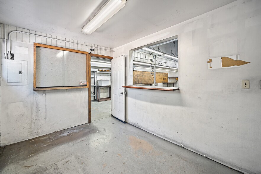 More Photos Of 18 1/2 Swope Ave, Colorado Springs Light Distribution For Sale