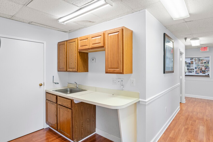 More Photos Of 5514 Alma Ln, Springfield Medical For Lease