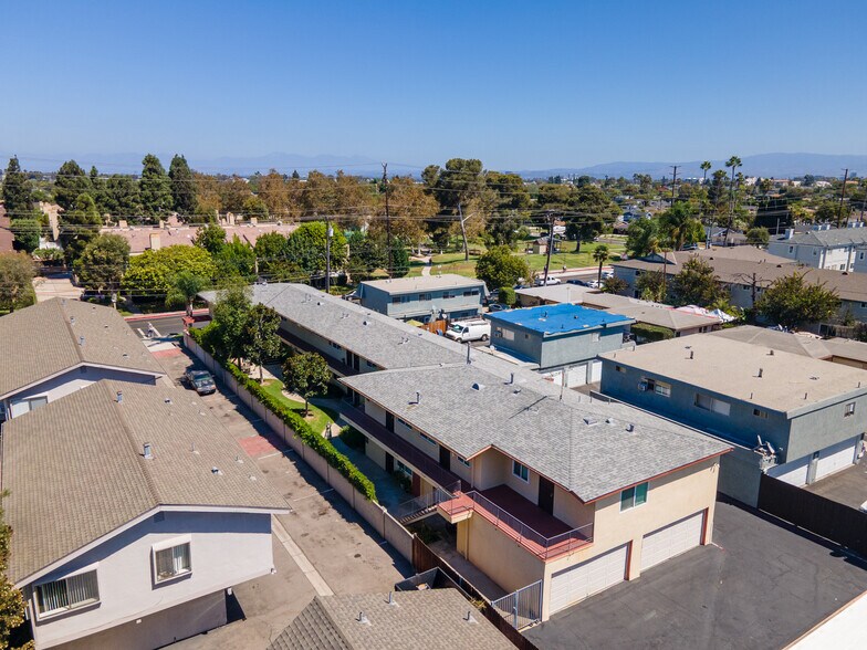 More Photos Of 383 W Wilson St, Costa Mesa Apartments For Sale