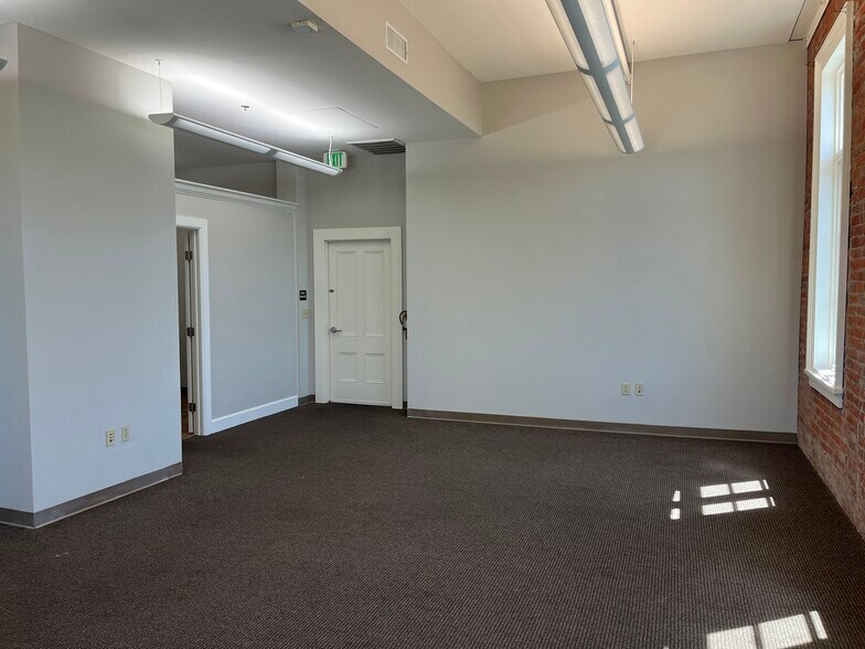More Photos Of 601-605 Main St, Woodland Office For Lease