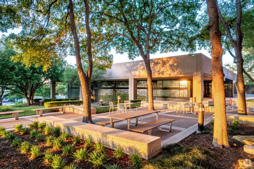 More Photos Of 8000 IH-10 W, San Antonio Unknown For Lease