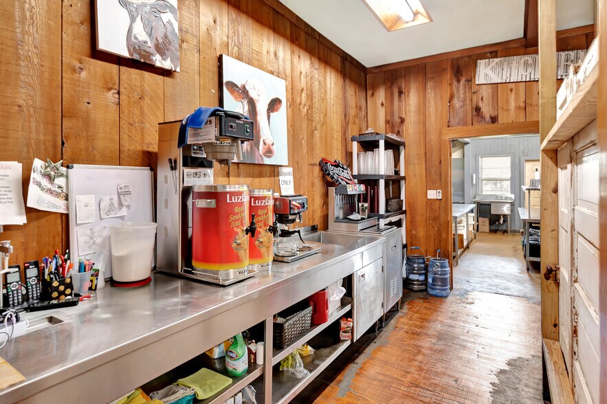 More Photos Of 321 Kolle Road, Inez General Retail For Sale