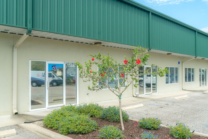 More Photos Of 1550-1582 Global Ct, Sarasota Light Manufacturing For Sale