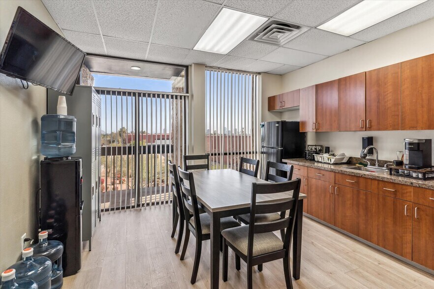 More Photos Of 4220 N 20th Ave, Phoenix Medical For Lease