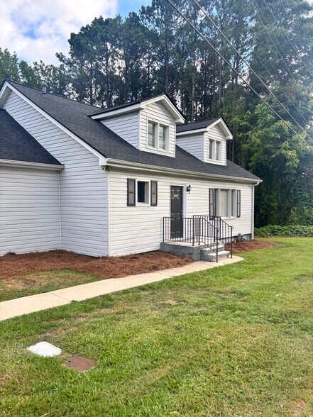 Primary Photo Of 494 W Crogan St, Lawrenceville Office Residential For Lease