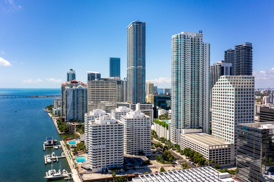 More Photos Of 1100 Brickell Bay Dr, Miami Office For Lease