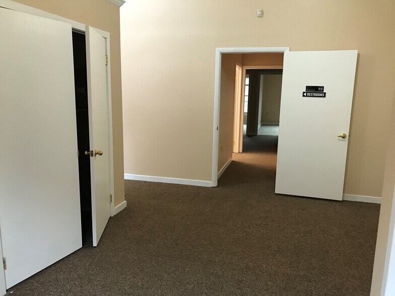 More Photos Of 186 Thomas Johnson Dr, Frederick Unknown For Lease