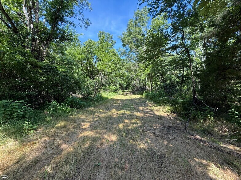 More Photos Of 701 Wingert Road rd, Greenwood Specialty For Sale