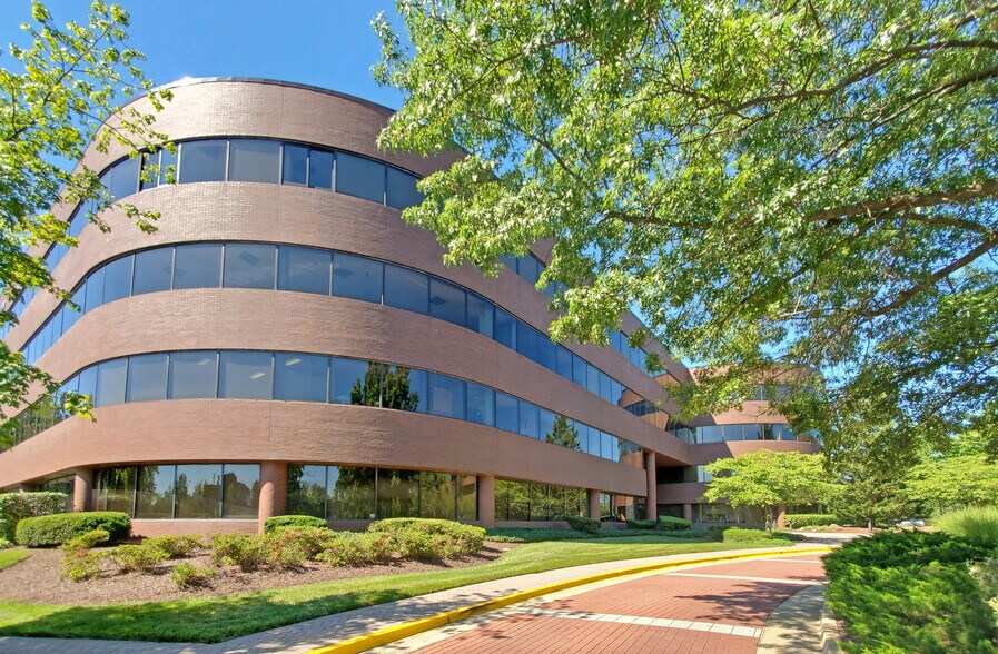 More Photos Of 4600 Forbes Blvd, Lanham Office For Sale