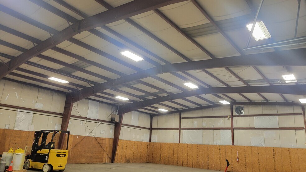 More Photos Of 4 Hadden Dr, Montgomery Warehouse For Lease