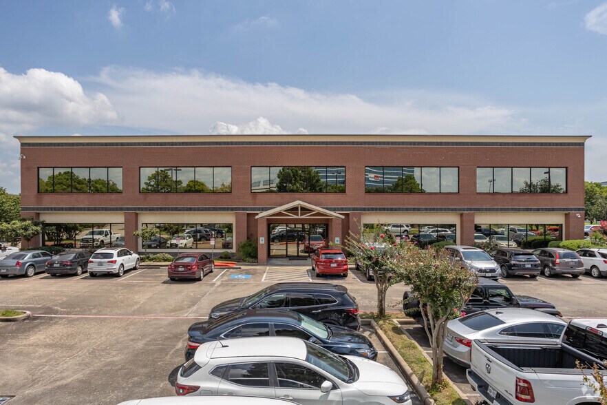 More Photos Of 201 Flint Ridge Rd, Webster Office For Lease