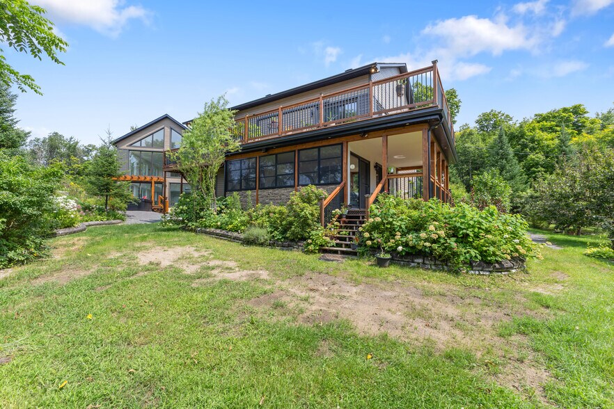 More Photos Of 57 Rue Allan, Brownsburg-chatham Apartments For Sale