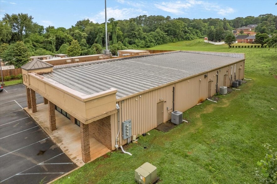 More Photos Of 2055 Blue Spring Rd, Huntsville Storefront Retail Office For Sale