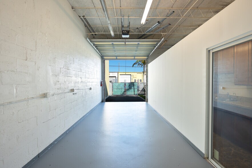 More Photos Of 2325 NW 30th St, Oakland Park Warehouse For Lease