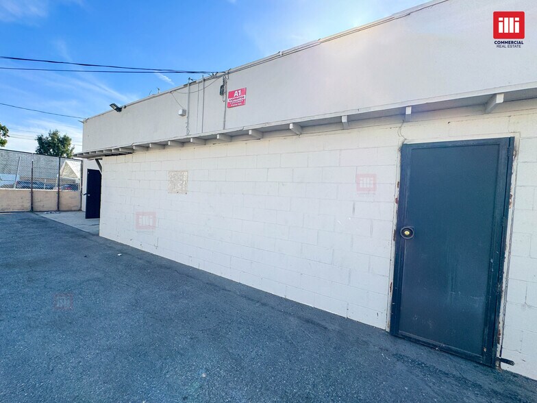More Photos Of 18567-18573 Sherman Way, Reseda Storefront Retail Office For Lease