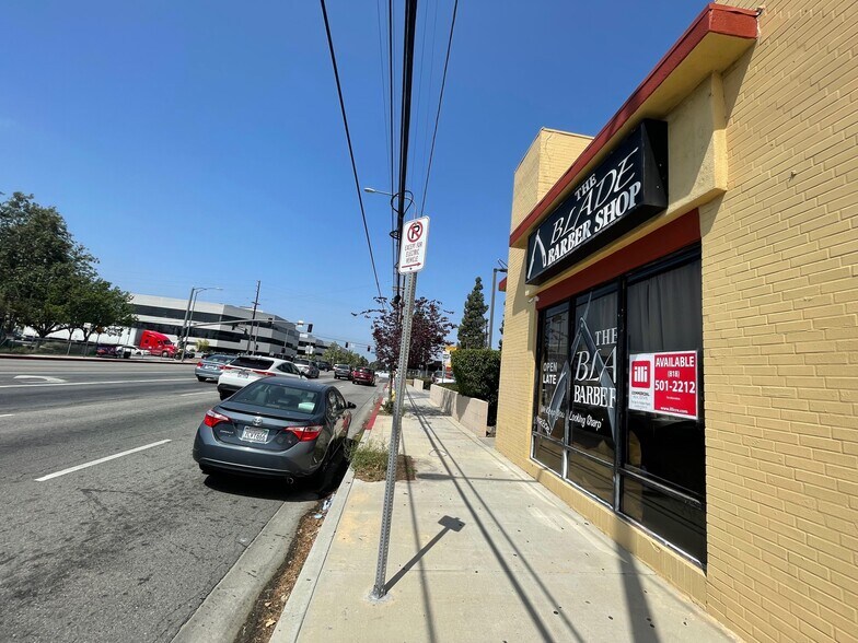 More Photos Of 16851 Victory Blvd, Van Nuys Unknown For Lease