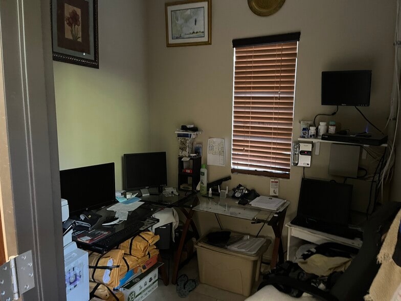 More Photos Of 1343 Lane Ave S, Jacksonville Veterinarian Kennel For Sale