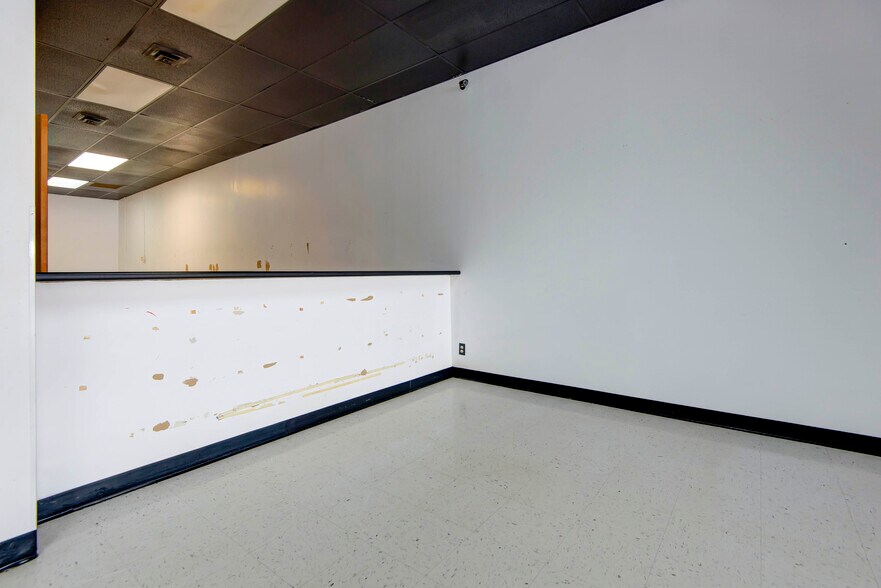 More Photos Of 3800-3900 S Campbell Ave, Springfield Unknown For Lease