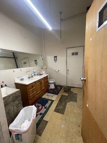 More Photos Of 98-390 Kamehameha Hwy, Aiea Freestanding For Lease