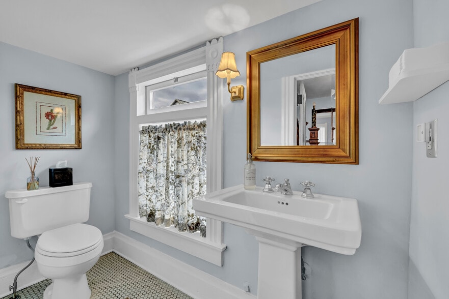 More Photos Of 412 S 3rd St, Wilmington Hospitality For Sale