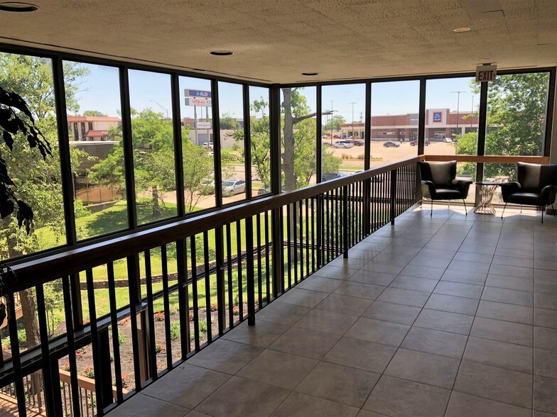 More Photos Of 1733 Briarcrest Dr, Bryan Office For Lease