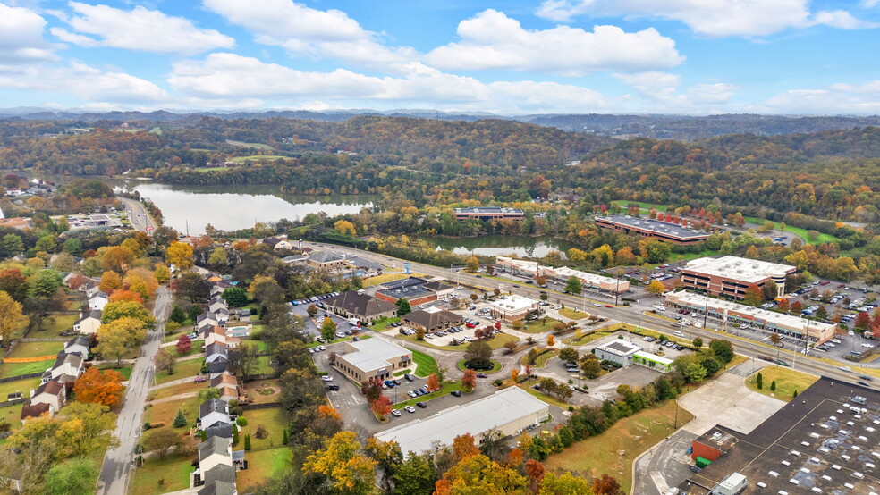 More Photos Of 1909 Pinnacle Pointe Way, Knoxville Office For Lease