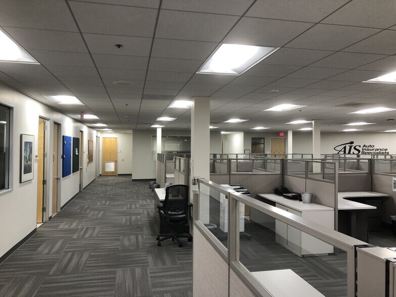 More Photos Of 8550 Balboa Blvd, Northridge Office For Lease