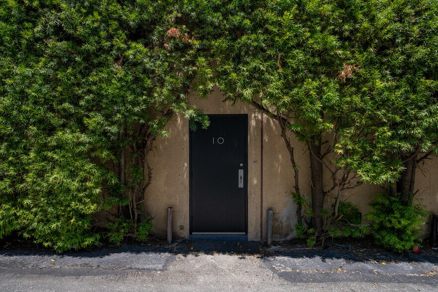 More Photos Of 114 Doheny Dr, Beverly Hills Office For Sale