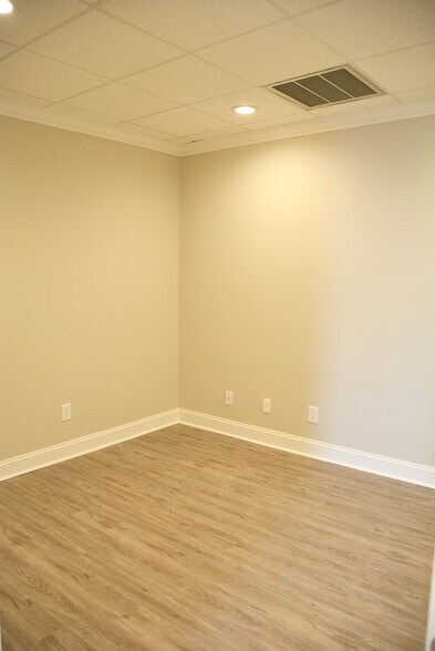 More Photos Of 103 Hazel Path Ct, Hendersonville Office For Lease