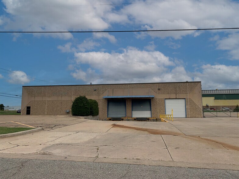 More Photos Of 7933 SW 34th St, Oklahoma City Warehouse For Lease