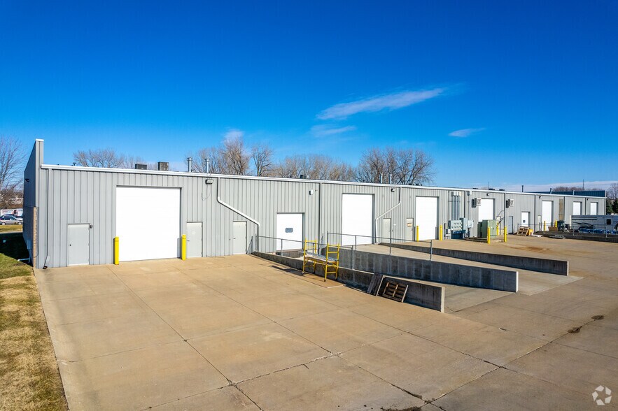 More Photos Of 201 SE Shurfine Dr, Ankeny Light Distribution For Lease