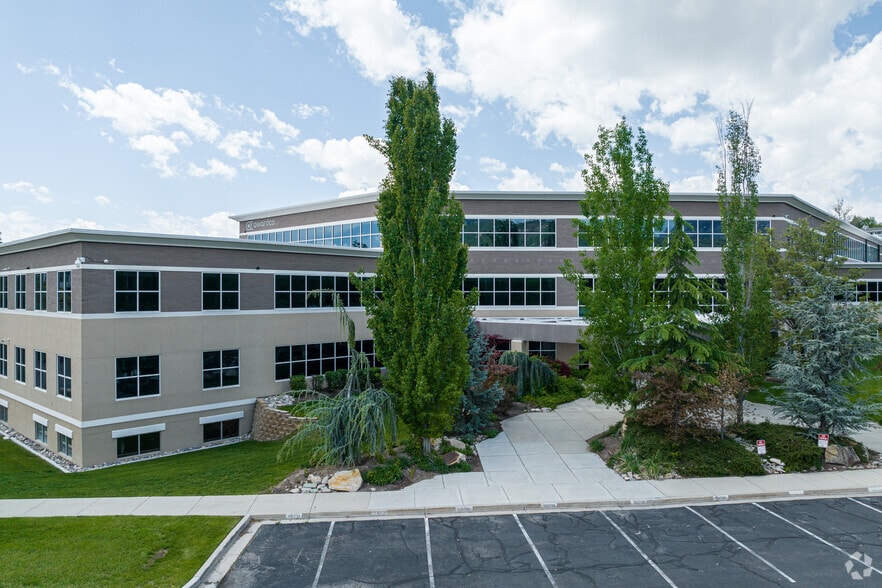More Photos Of 382 W Park Cir, Provo Office For Sale