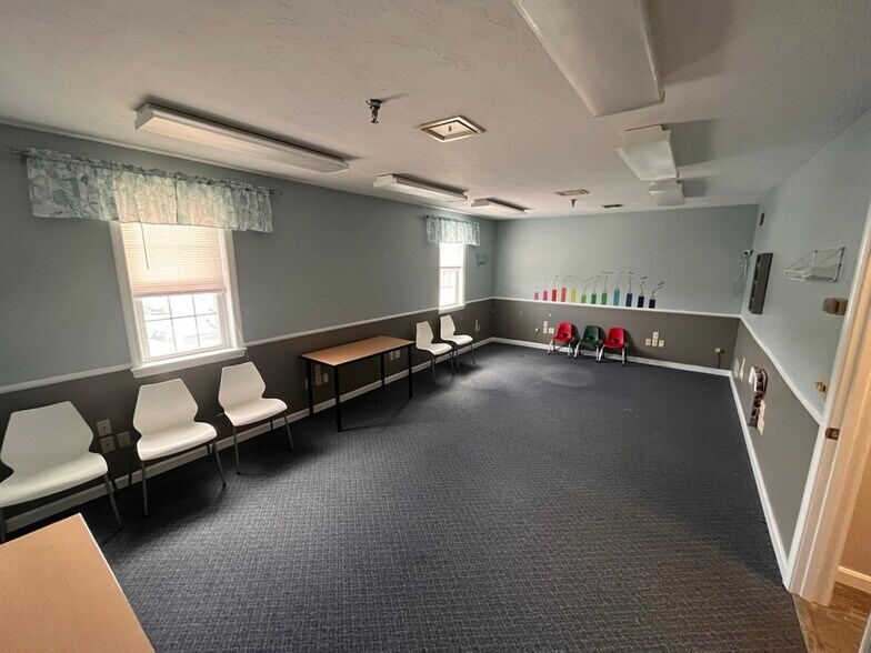 More Photos Of 4-6 Barlows Landing Rd, Pocasset Storefront Retail Office For Sale