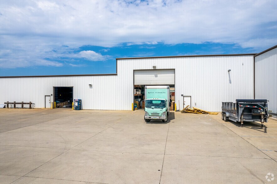 More Photos Of 1800 Hull Ave, Des Moines Manufacturing For Lease