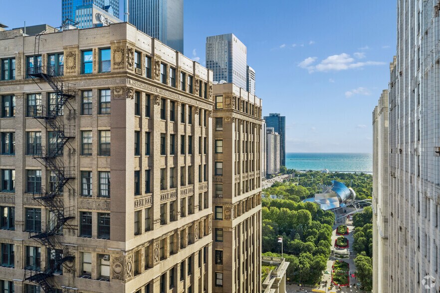 More Photos Of 111 N Wabash Ave, Chicago Office For Sale
