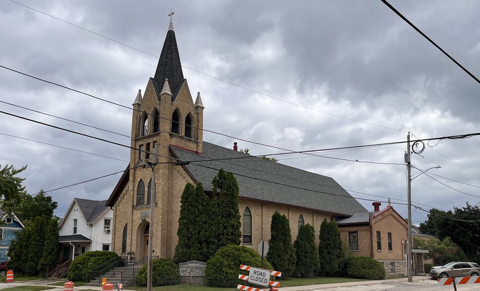More Photos Of 118 Oak St, Neenah Religious Facility For Sale
