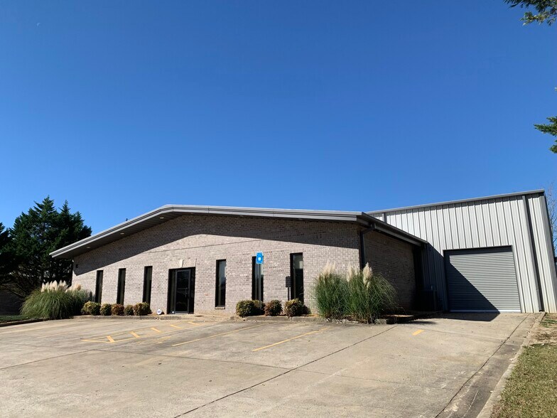 More Photos Of 30 River Ct, Cartersville Warehouse For Sale