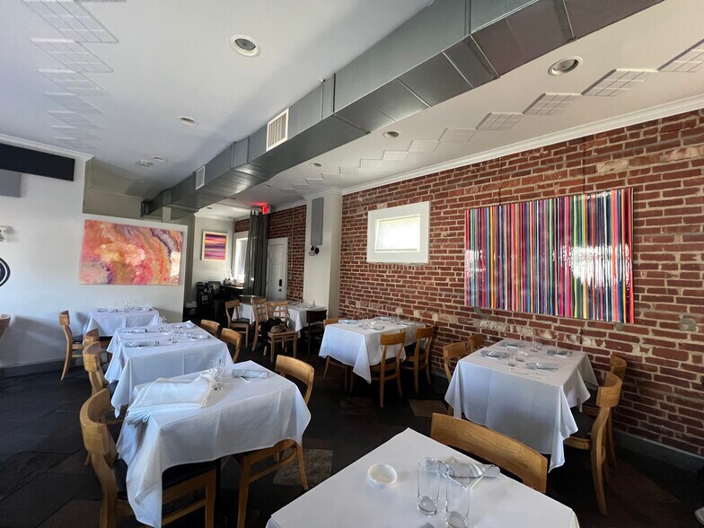 More Photos Of 133 Glen Head Rd, Glen Head Bar For Lease