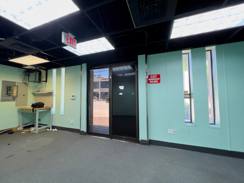 More Photos Of 3400 NE 2nd Ave, Miami Restaurant For Sale