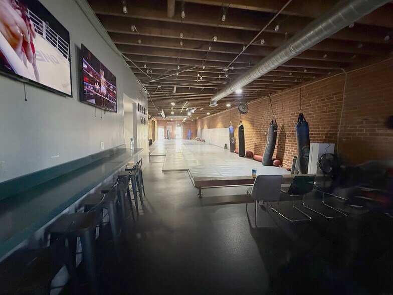More Photos Of 5119 W Sunset Blvd, Los Angeles General Retail For Lease