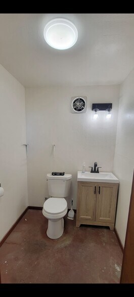 More Photos Of 650 S 7th St, Chowchilla Industrial For Sale