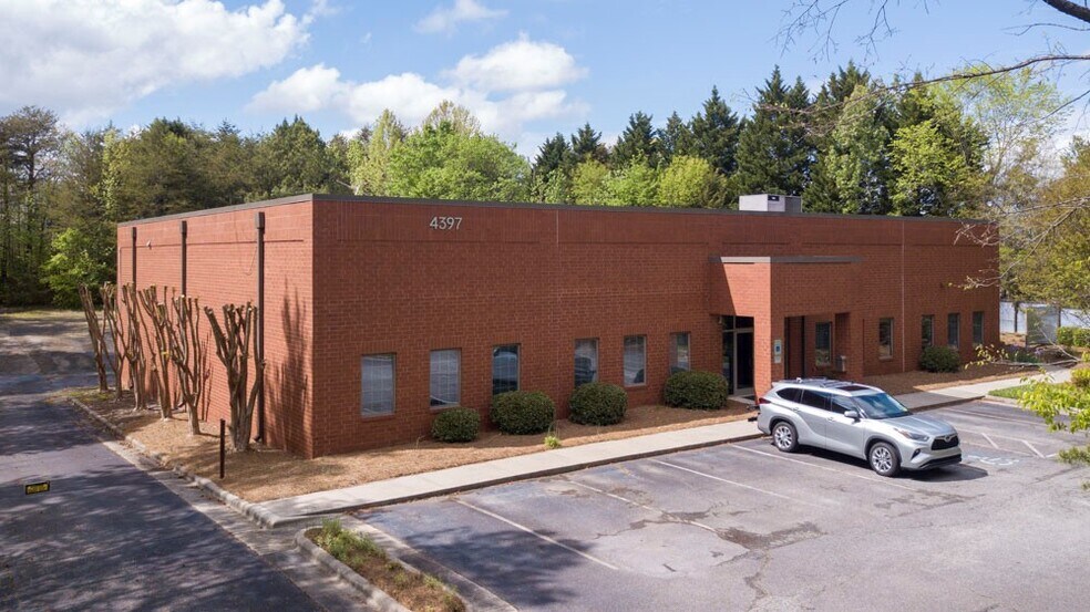More Photos Of 4397 Federal Dr, Greensboro Flex For Lease