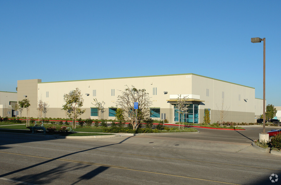 Primary Photo Of 320 Hearst Dr, Oxnard Warehouse For Lease