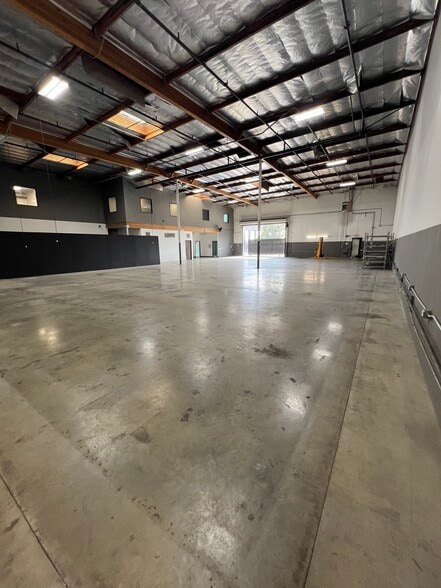 More Photos Of 1475 Long Beach Ave, Los Angeles Warehouse For Lease