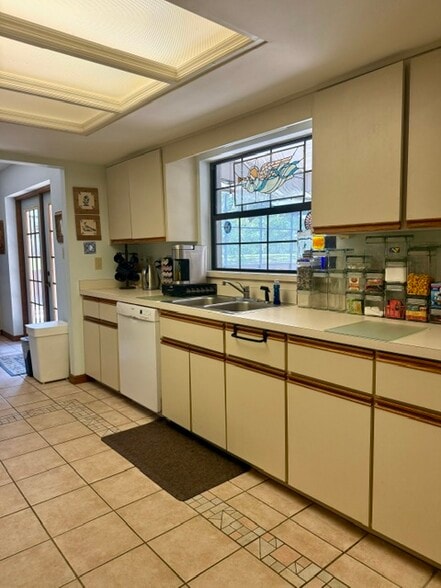 More Photos Of 33322 County Road 437, Sorrento Specialty For Sale